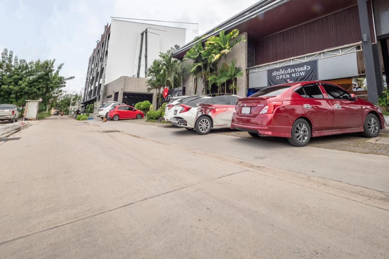 Capital O 1088 Golden Dragon Beach Resort Bang Lamung Exteriör bild