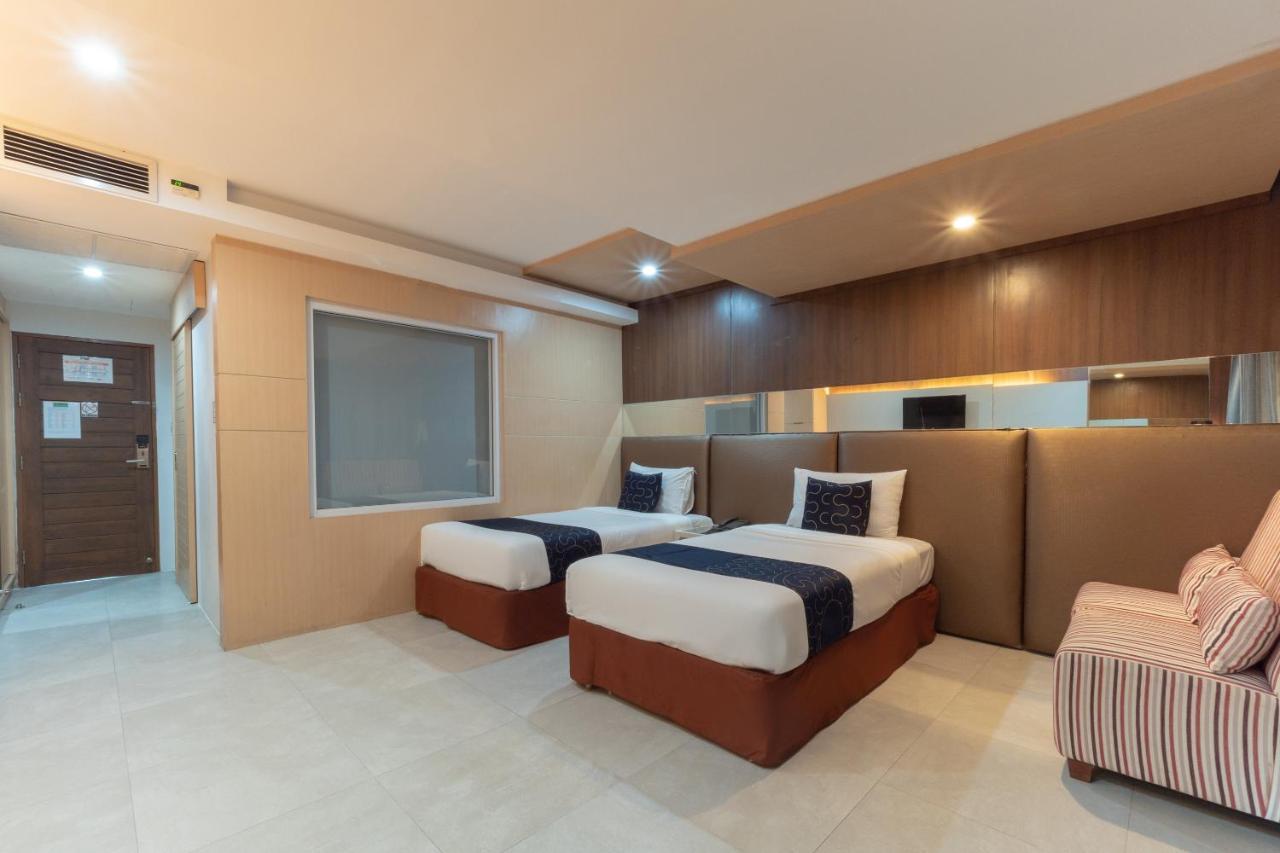 Capital O 1088 Golden Dragon Beach Resort Bang Lamung Exteriör bild